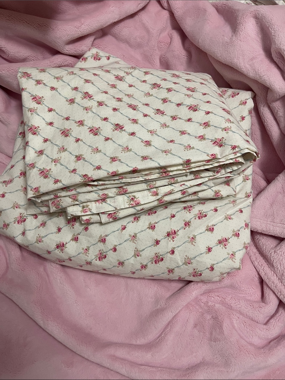 Simply, Shabby Chic parlor rose, trellis full, and fitted sheet sheets
